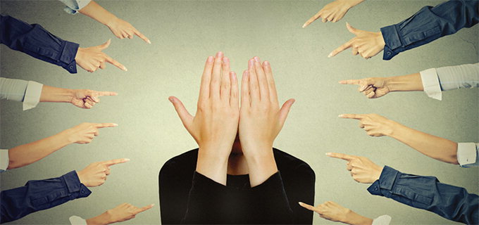 공포에서 촉발된 집단 히스테리, 사회를 망쳤다