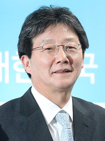 劉 “칼퇴法으로 저출산도 해결” 金 “실업 청년에 月 30만원 지급”