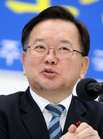 劉 “칼퇴法으로 저출산도 해결” 金 “실업 청년에 月 30만원 지급”