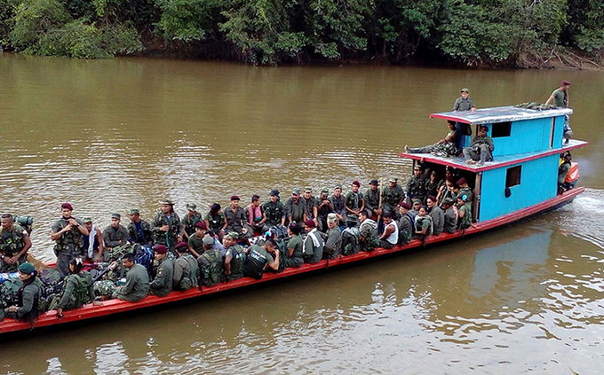 무기 반납하는 콜롬비아 반군