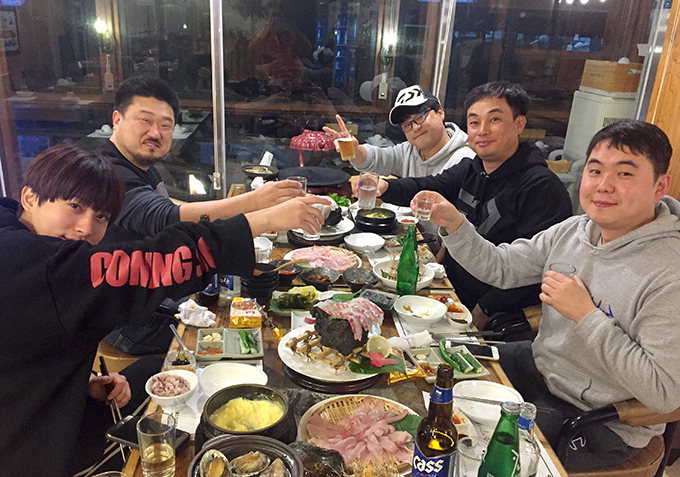 [김동욱의 낚시시대] 아이돌그룹 ‘블락비’ 재효와 제주도에서