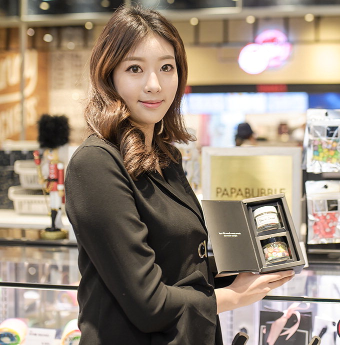 연인들을 유혹하는 달콤함…백화점은 지금 “화이트”