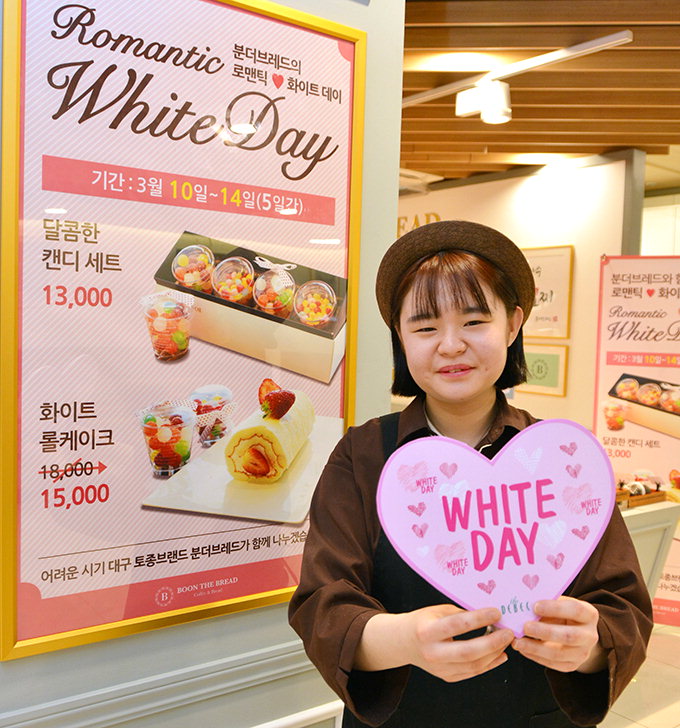 연인들을 유혹하는 달콤함…백화점은 지금 “화이트”