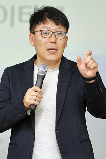 인문학 전도 ‘시골의사’ 박경철 “민주주의 가치 내재 그리스신화 학생들에 가르쳐야”