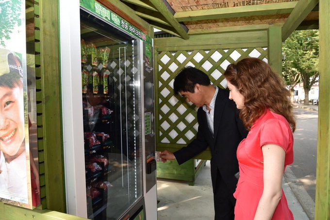 청송사과 자판기가 효자…100여대 확대설치