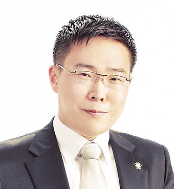 [변호인 리포트] 사자보다 무서운 배고픈 의사·변호사