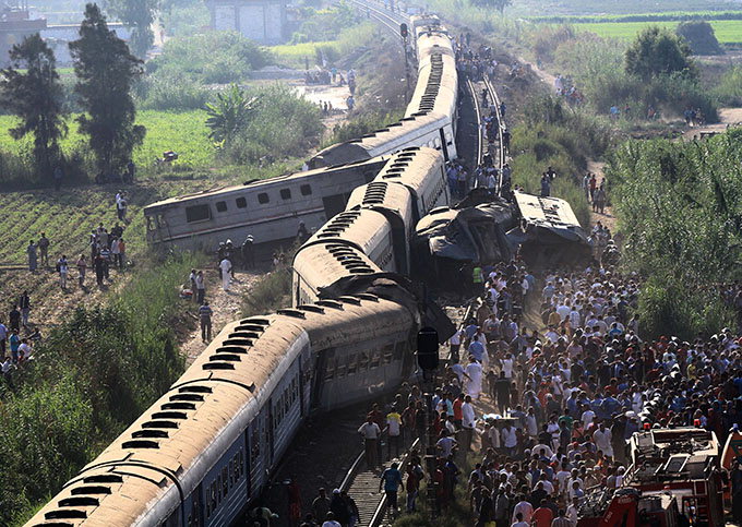 이집트 열차 추돌…43명 사망 100여명 부상