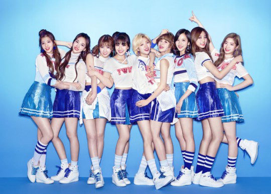 트와이스 일본 데뷔 앨범 판매량 25만장 돌파