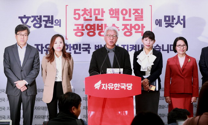 “당협위원장 총사퇴” 카드 꺼내든 한국당 혁신委