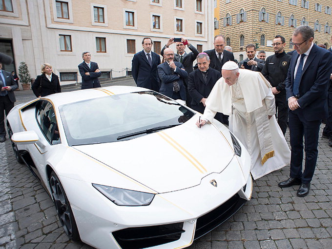 교황, 선물받은 車 경매 내놔