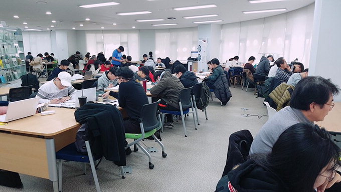 “수험생에 수능 당일까지 무료 숙식 제공”