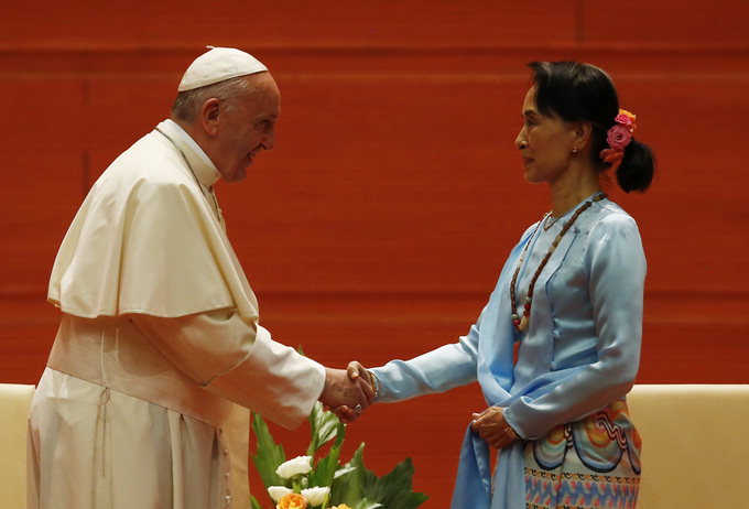 미얀마 간 교황 “복수 유혹 떨치고 용서하라”