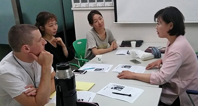 만학의 50대 주부, 매 학기 장학금 받고 영문학 학사모 쓰다