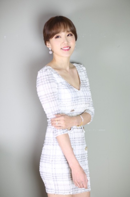 미모와 실력까지 겸비한 거북이 출신 차은성, 트로트가수 변신 | 영남일보 - 사람과 지역의 가치를 생각합니다.