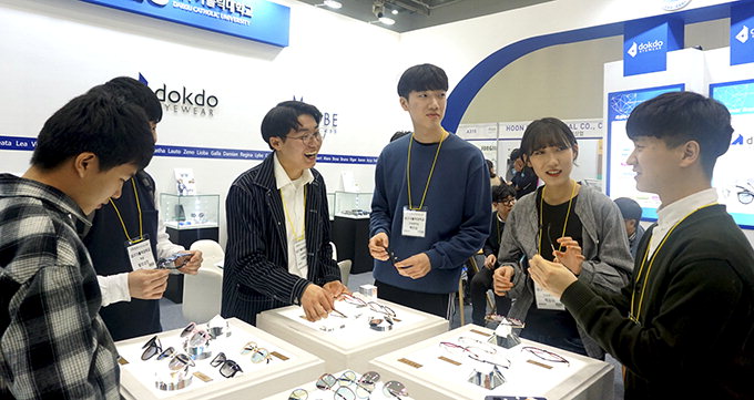 대가대 학생들이 디자인한 지역 안경 브랜드 ‘dokdo’