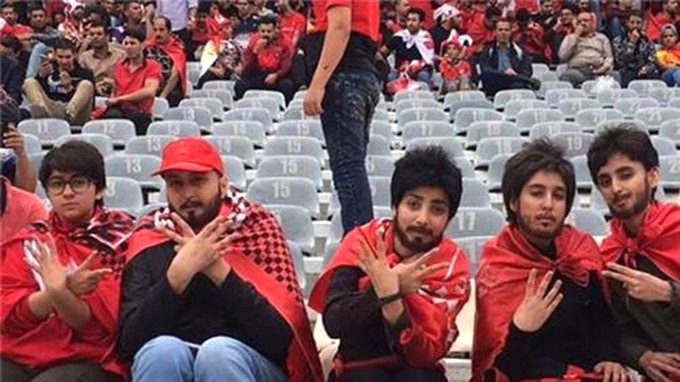 축구경기 보려고 가발 쓰고 수염 달고…이란 여성들, 남장변장 사진 SNS 화제