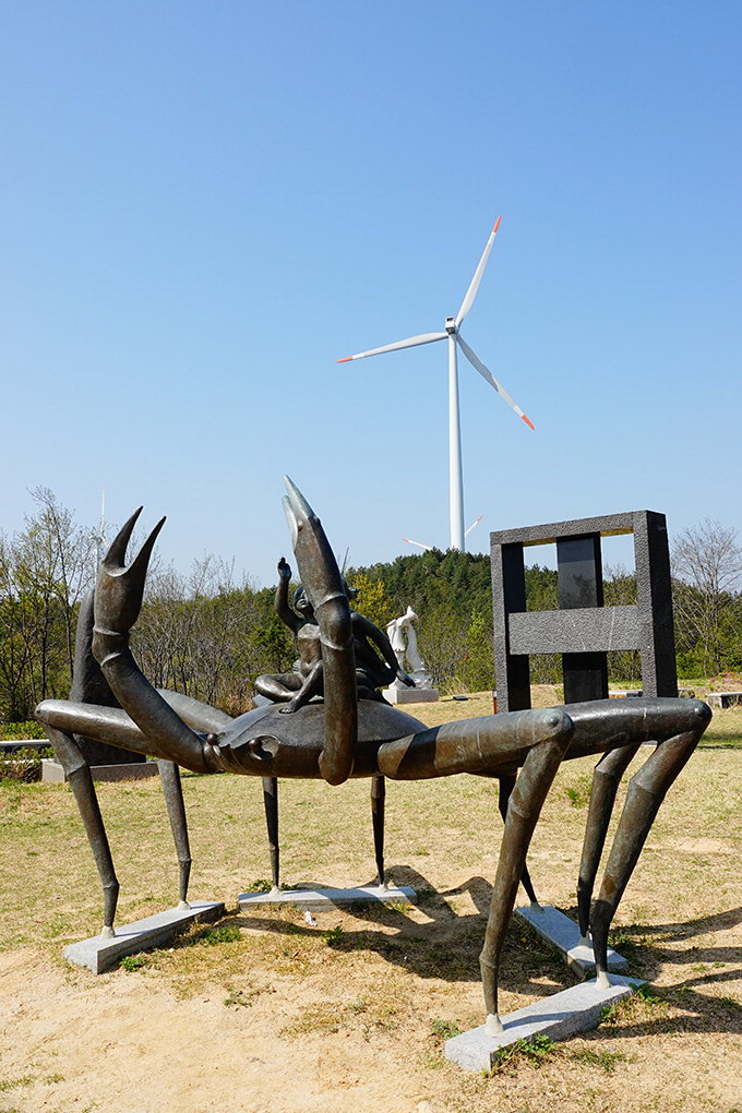 드라마가 몰고 온 대게특수…강구항 벨트에만 업소 170여곳 몰려