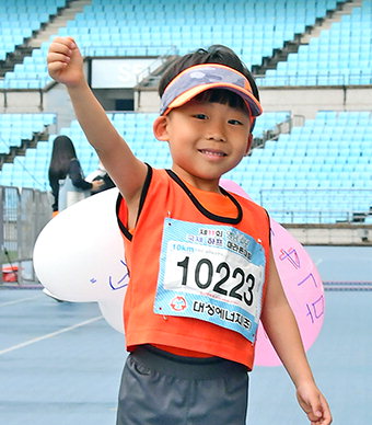 [제11회 영남일보 국제 하프 마라톤대회] 최연소 참가자 만 4세 김성군 어린이