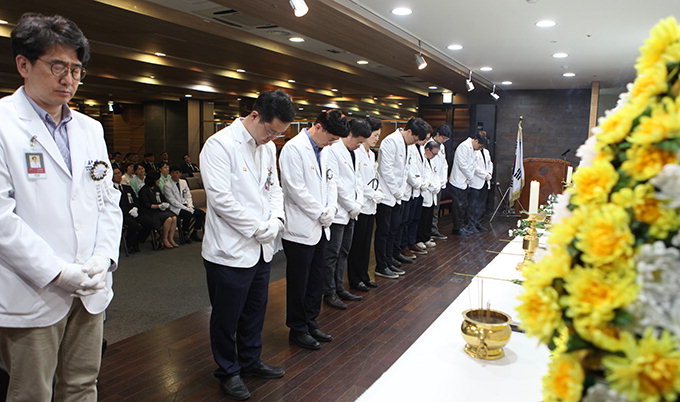 안동병원 합동추도제…임직원·유가족 등 300여명 참가