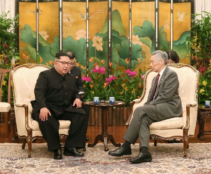 김정은 전세계가 지켜보고 있는 역사적 회담