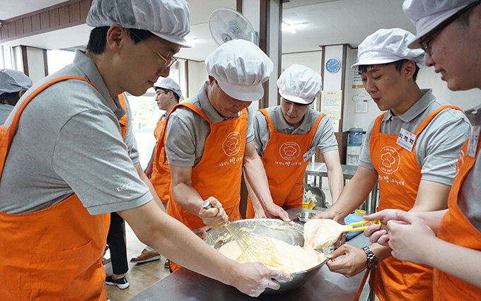한국산업단지공단 사랑콕나눔콕봉사단 빵만들기 봉사