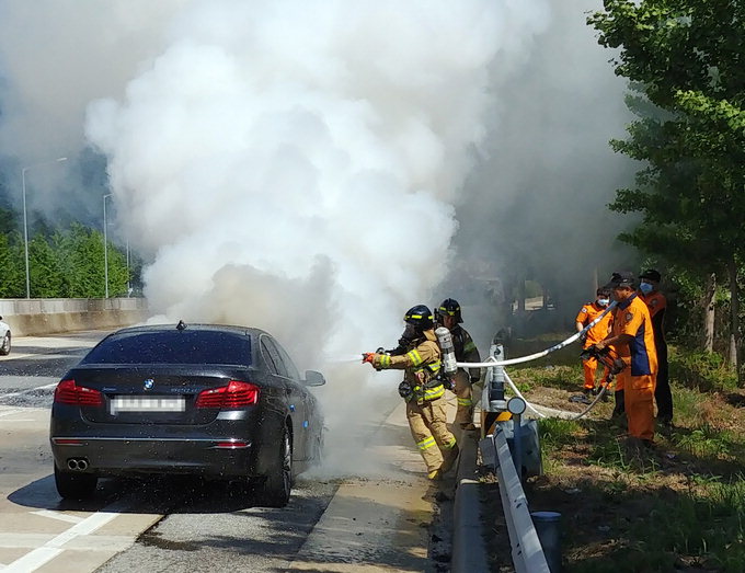 BMW 또 ‘주행 중 화재’