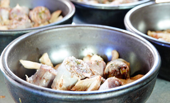 용궁 순대·연탄 석쇠 오징어 불고기·청포묵·토끼간빵 ‘용왕님도 반한 맛’
