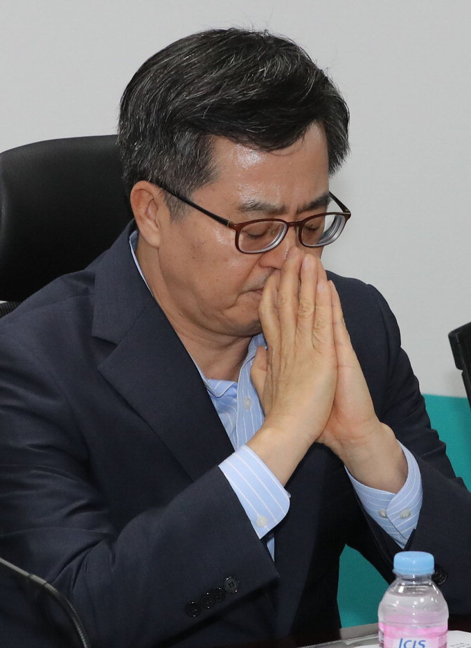 김동연 “재정 확장운용과 규제·노동시장 변화 최선