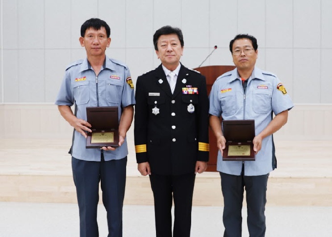 청도소방서, 119시민수상구조대원 박정태·이정호씨에 유공자 표창