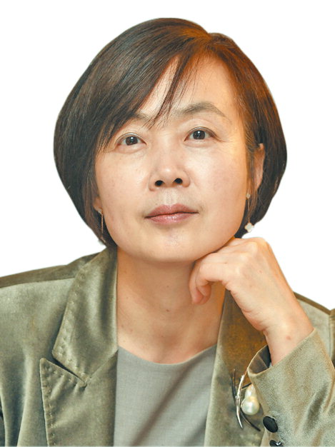 [김수영의 그림편지] 류시숙 작 ‘세상을 품은 달항아리’