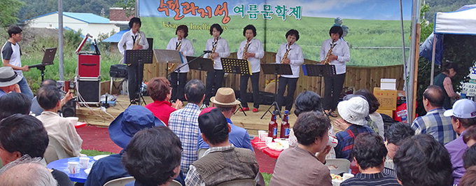 영천 산자연중학교의 자랑 ‘어르신 색소폰 연주단’ 두 번째 무대 위해 ‘주경야주’