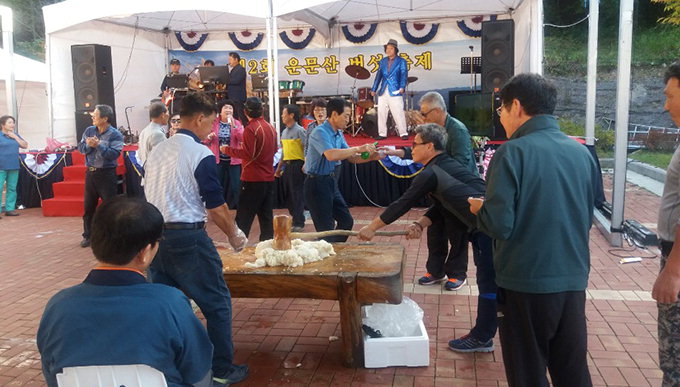 주민이 준비한 운문산 송이·능이버섯으로 축제…나흘간 2만명 몰려