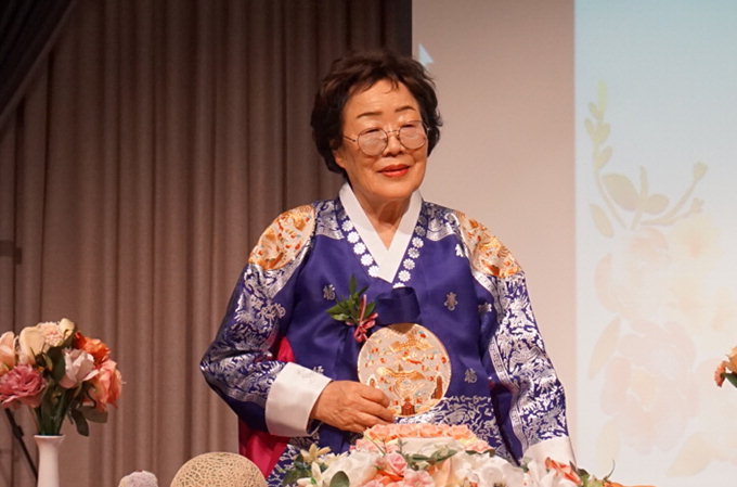 위안부 생존자 이용수 할머니 대구서 구순 잔치 “내 나이 아흔 살…아베에 사과받기 딱 좋은 나이”