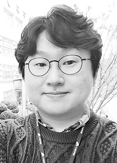 [문화산책] 백발의 관객