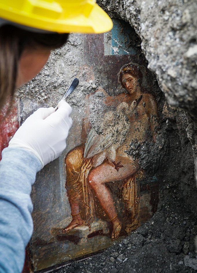 伊 폼페이서 2천년前‘관능적 여왕’벽화 발견