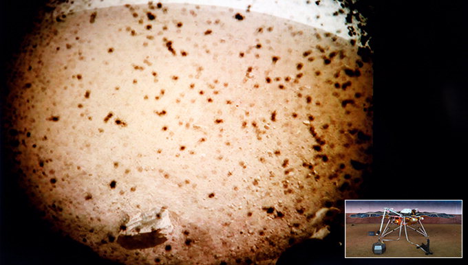‘화성 속살’에 안긴 인사이트 인간 거주 가능성 본격 탐사