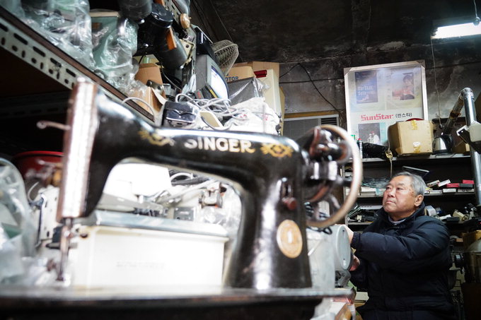 64년 외길 ‘미싱맨’