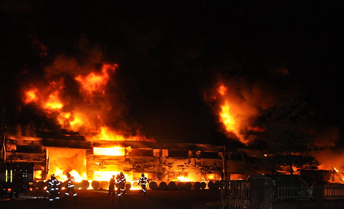 고령 공장서 화재… 인근 공장·야산도 불타