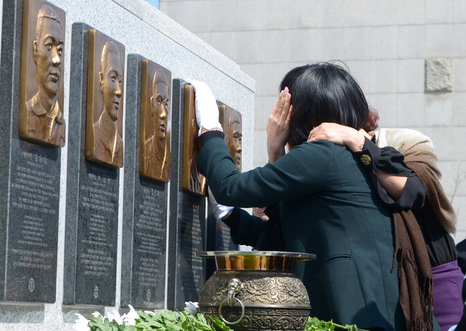 해병대 ‘마린온 헬기’ 순직장병 위령탑 제막