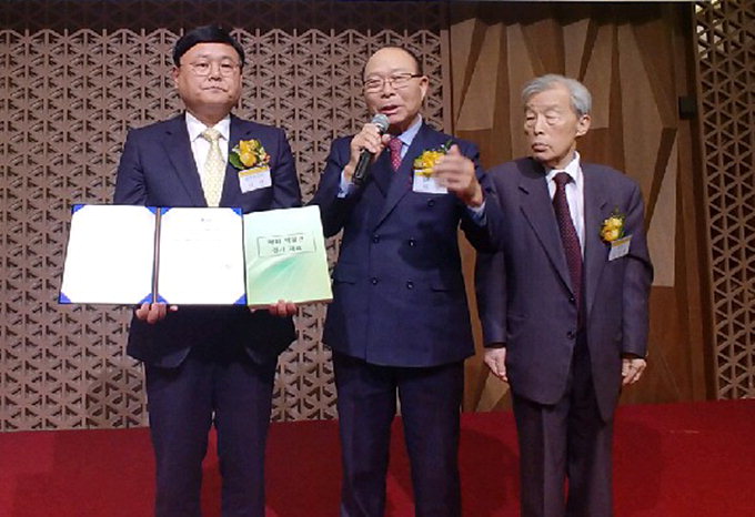 이상희 전 내무부장관, 고향 성주에 매화유물 기증