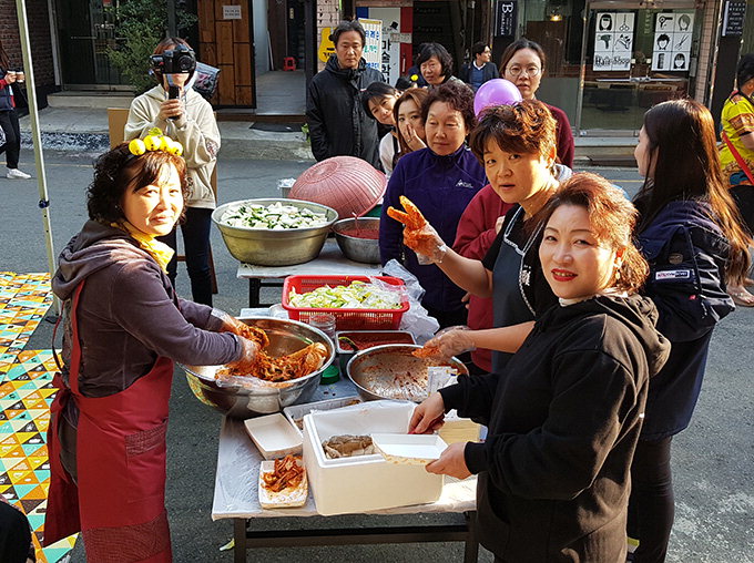 빨래터 아줌마들 수다·대구 2천년史 달성토성 등불 밝히고 걷기·골목정원 투어