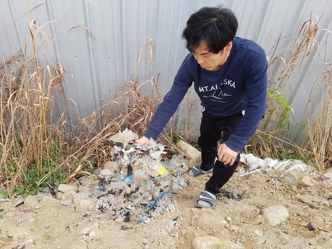 “악취에 비닐조각까지 날아다녀” 문경 폐기물업체 인근주민 호소