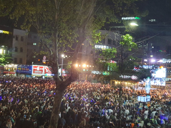 첫날 EDM이 불지피고 마지막밤 싸이와 떼창 ‘절정’