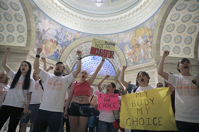 ‘성폭행 임신’낙태 금지에 반발 시위