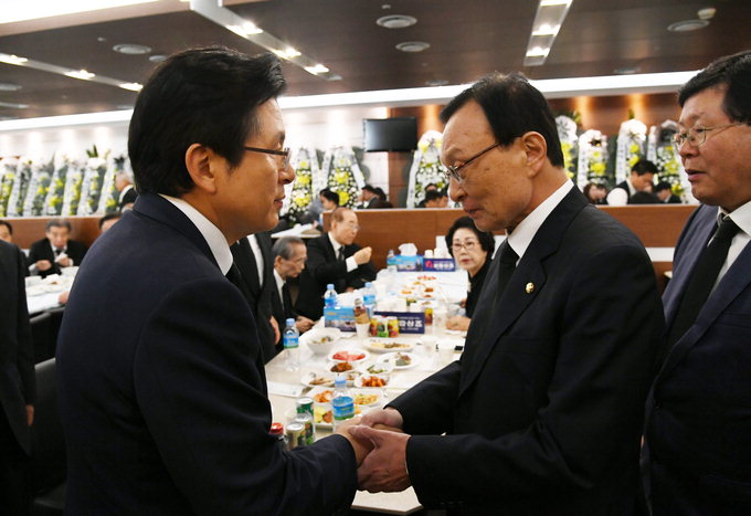 나경원 “정쟁 한가운데 文 있어…귀국하면 사과해야”