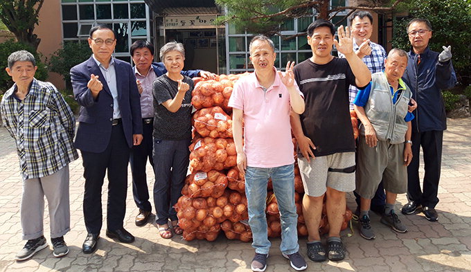 고령 우곡면사무소, 양파 100망 복지단체 등에 기부