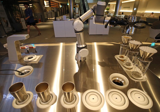 커피 만드는 로봇