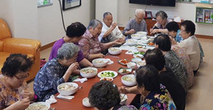 대구 칠곡그린빌 5단지 아파트 노인정서 ‘삼계탕 데이’