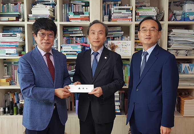대구지방변호사회, 지역복지센터에 성금 630만원 전달