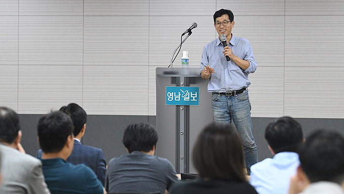 “머리 안 좋은지 박사도 못 땄다” 공지영 발언에 진중권 교수상처받지 않는다 대체로 사실이다